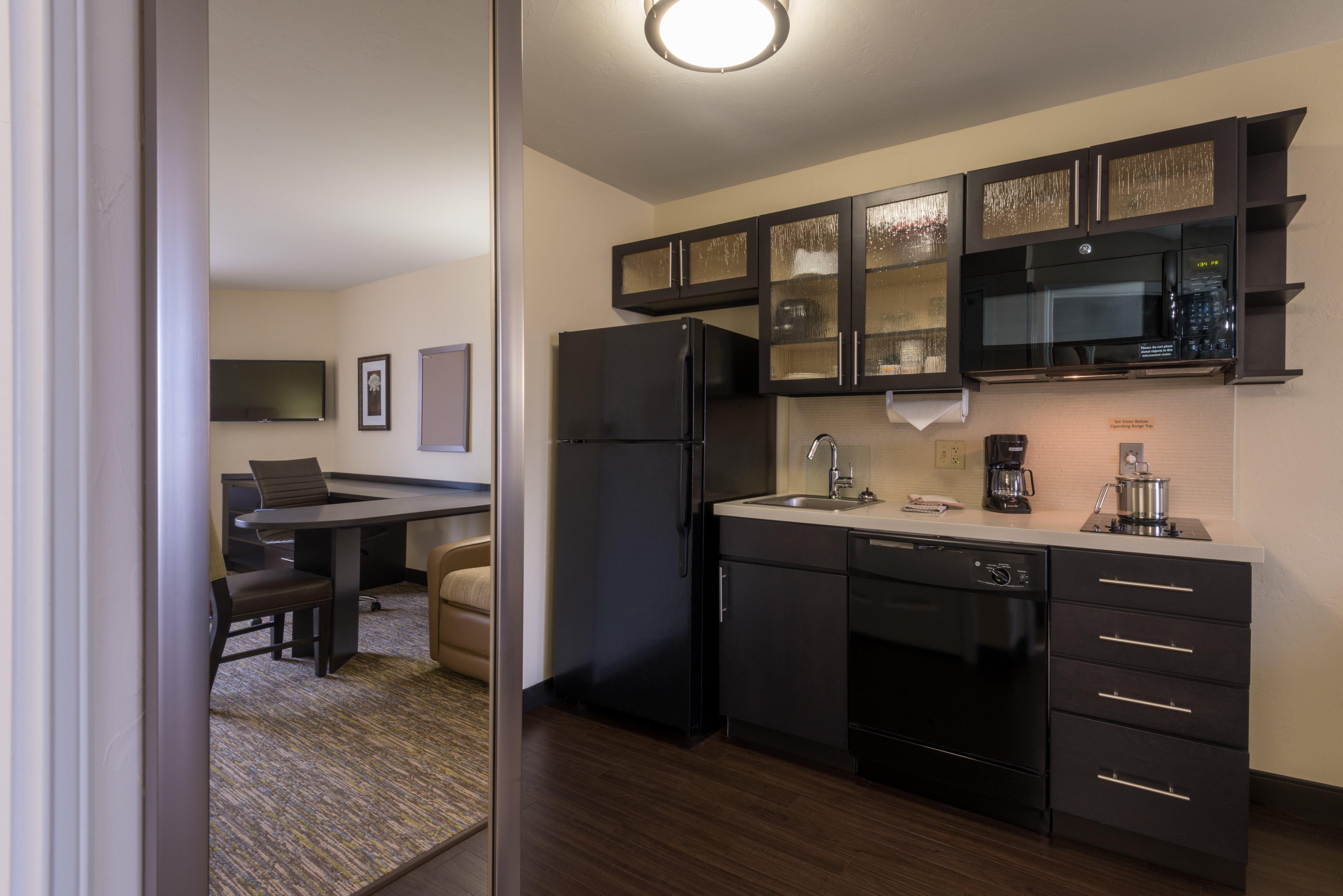 Candlewood Suites Del City By Ihg Екстер'єр фото