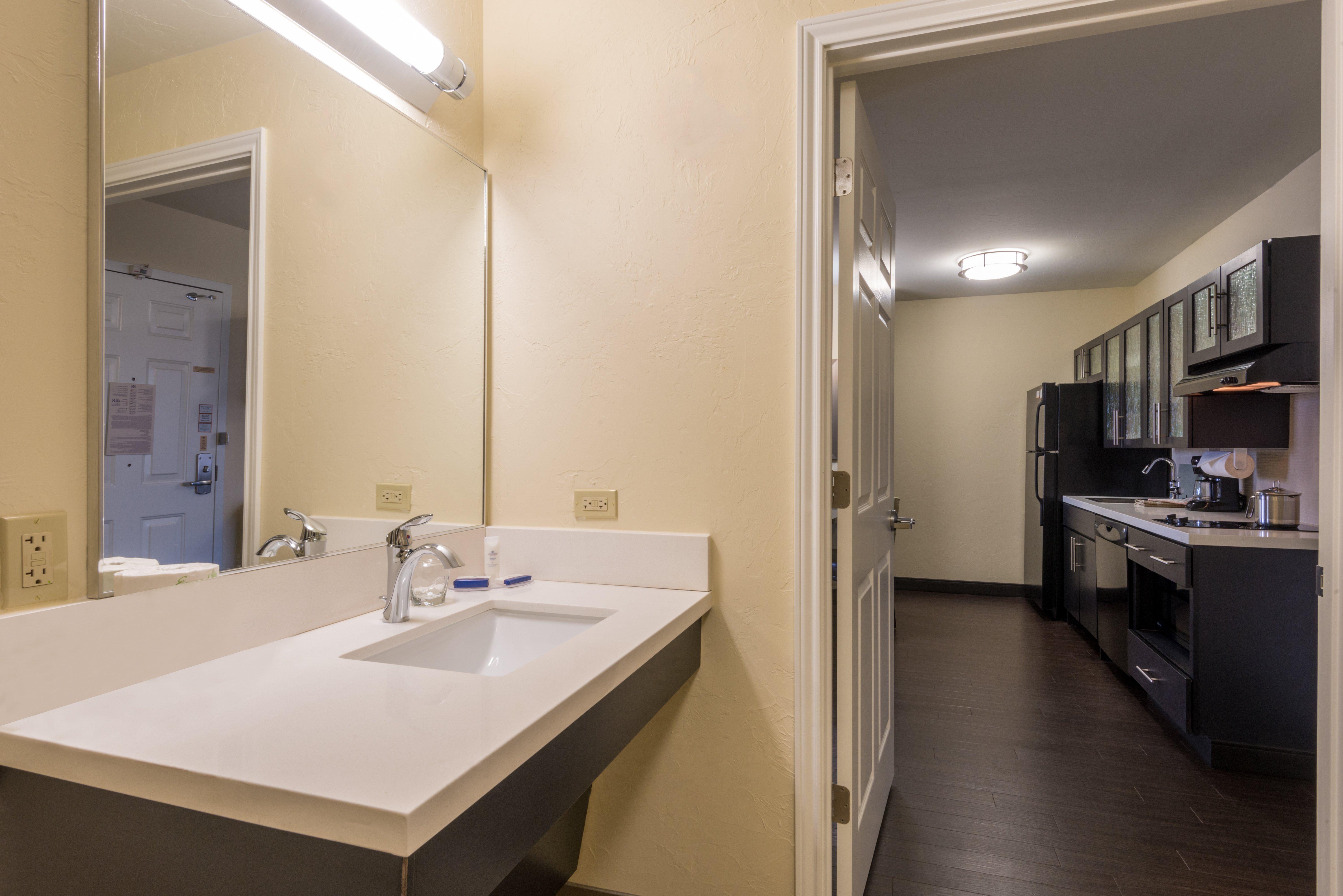 Candlewood Suites Del City By Ihg Екстер'єр фото